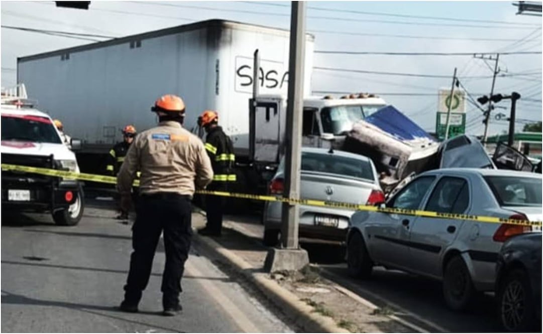 Una mujer murió en el lugar y otra resultó lesionada en la carretera Apodaca-Juárez. Foto: Especial