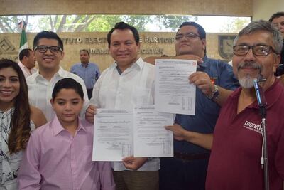 Se registra candidato de Morena a gubernatura de Yucatán