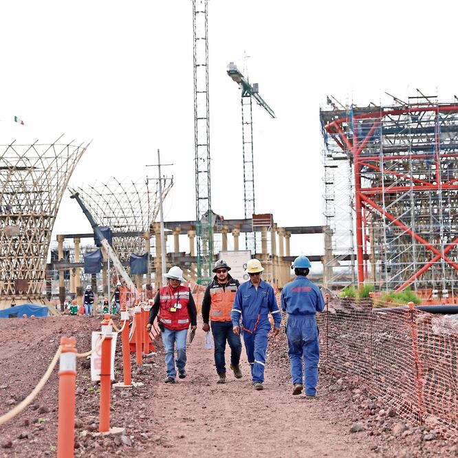 Banorte cuenta con cartas de crédito con cinco contratistas y un consorcio del NAIM por 6 mil millones de pesos. (IVÁN STEPHENS. EL UNIVERSAL)