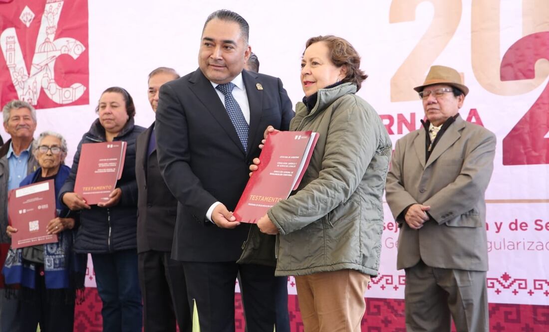 El alcalde Adolfo Hernández García resaltó la importancia del evento. Señaló que los servicios notariales incentivan a los ciudadanos a regularizar su situación en materia de escrituras y testamentos. Foto: Especial