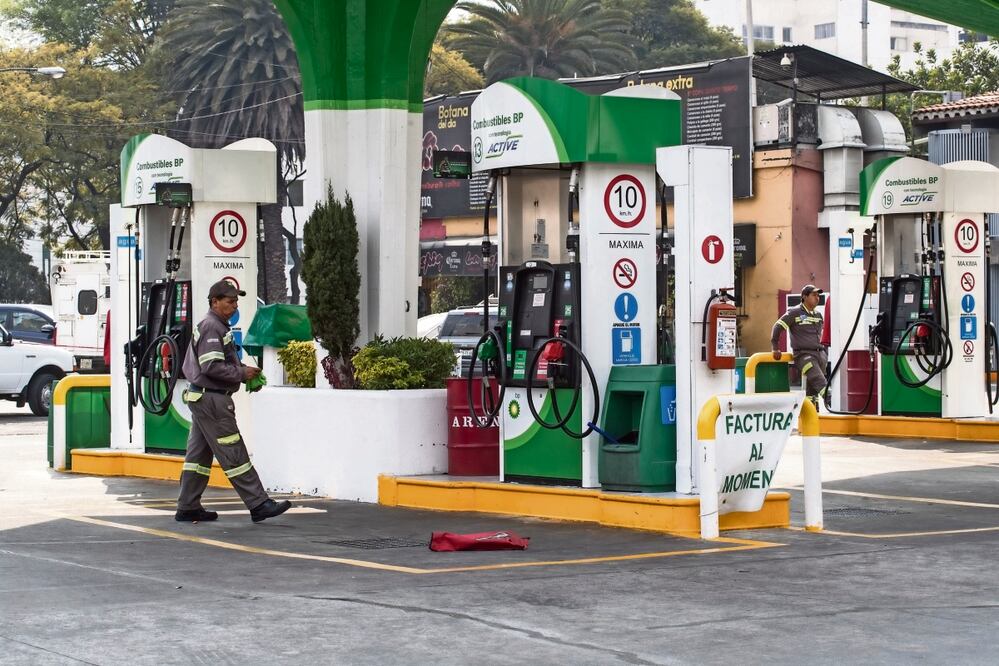 Los argumentos de EU para solicitar un panel son las restricciones a la operación de estaciones de servicio e importación de combustibles, dice el Imco. Foto: Archivo / El Universal