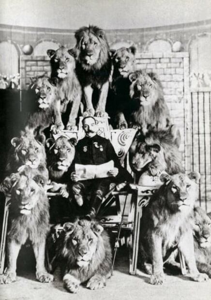 El niño que creció junto a los animales de un circo