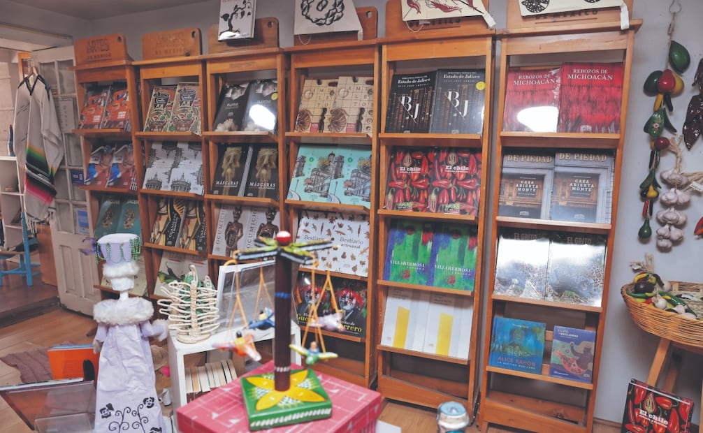 Artes de México, dirigida por Alberto Ruy Sánchez desde 1988, edita y tiene una tienda sobre arte mexicano. Foto: Fernanda Rojas/ El UNIVERSAL