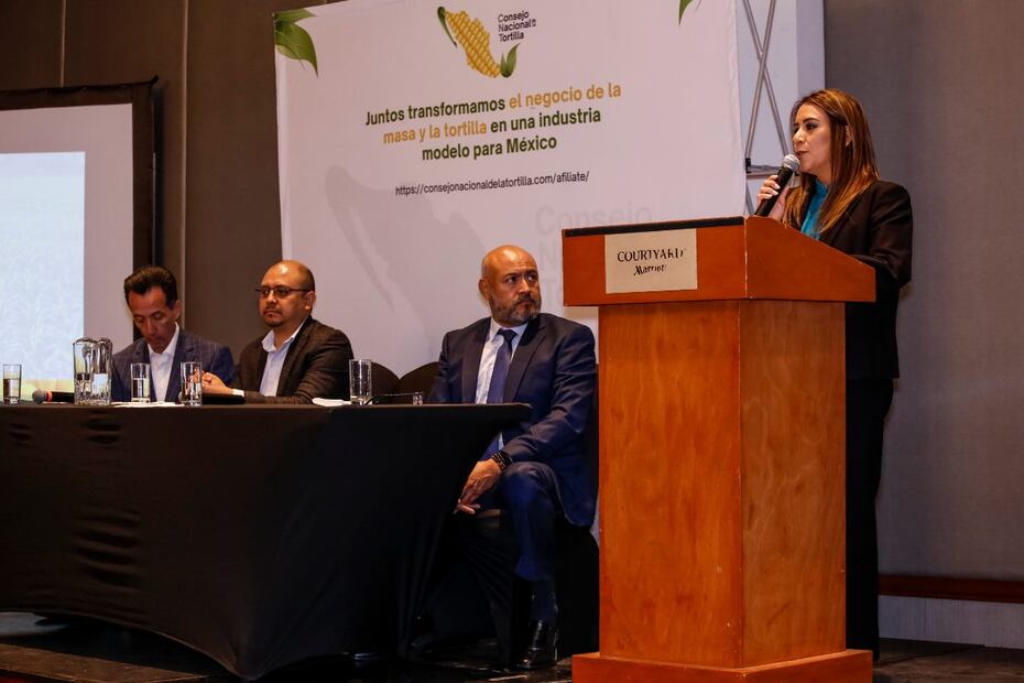 Alfonso Valdueza, Mayeli Torres, Homero López y Manuel Vargas