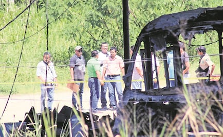 Incendio consume 10 camiones de transporte público en Tabasco