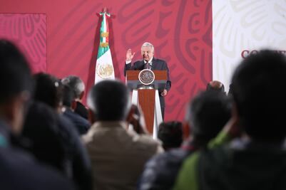 Actos de violencia aislados, en marcha del Día de la Mujer: AMLO