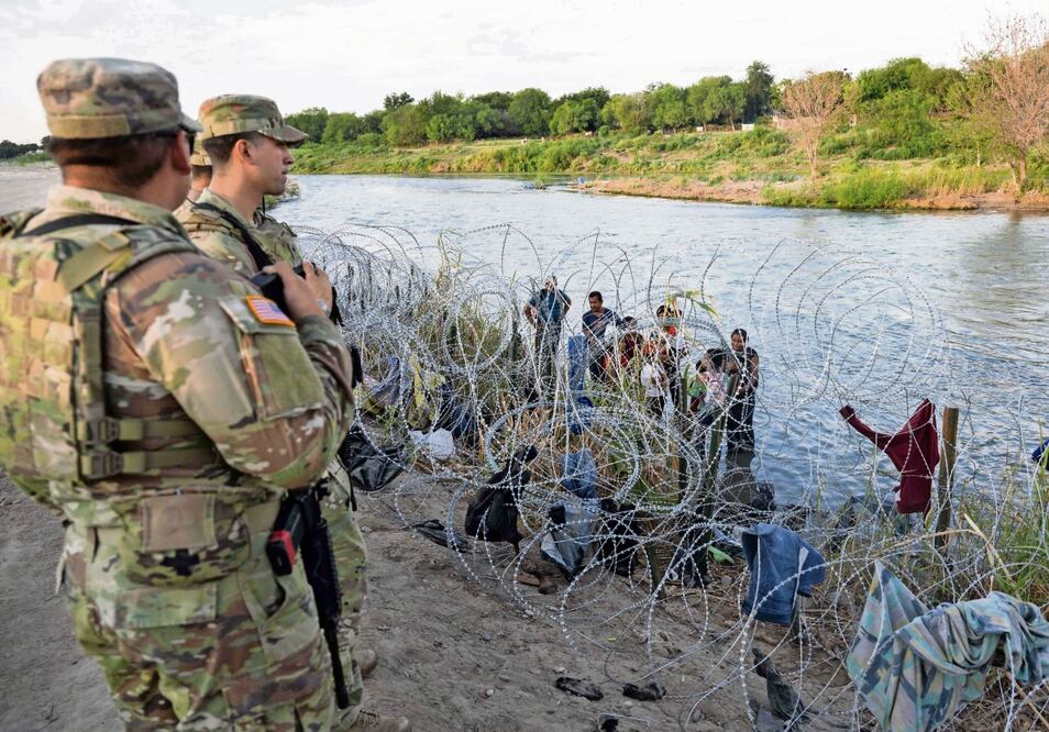 Estados Unidos podrá cerrar la frontera con México cuando "esté colapsada" si el Congreso adopta un proyecto de ley revelado este domingo. Foto: AFP