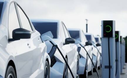 Falta infraestructura para recargar autos eléctricos en carreteras, revela encuesta; mayoría de usuarios lo hacen en casa