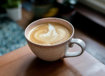 ¿Qué es el Flat White, la bebida que homenajea Google?