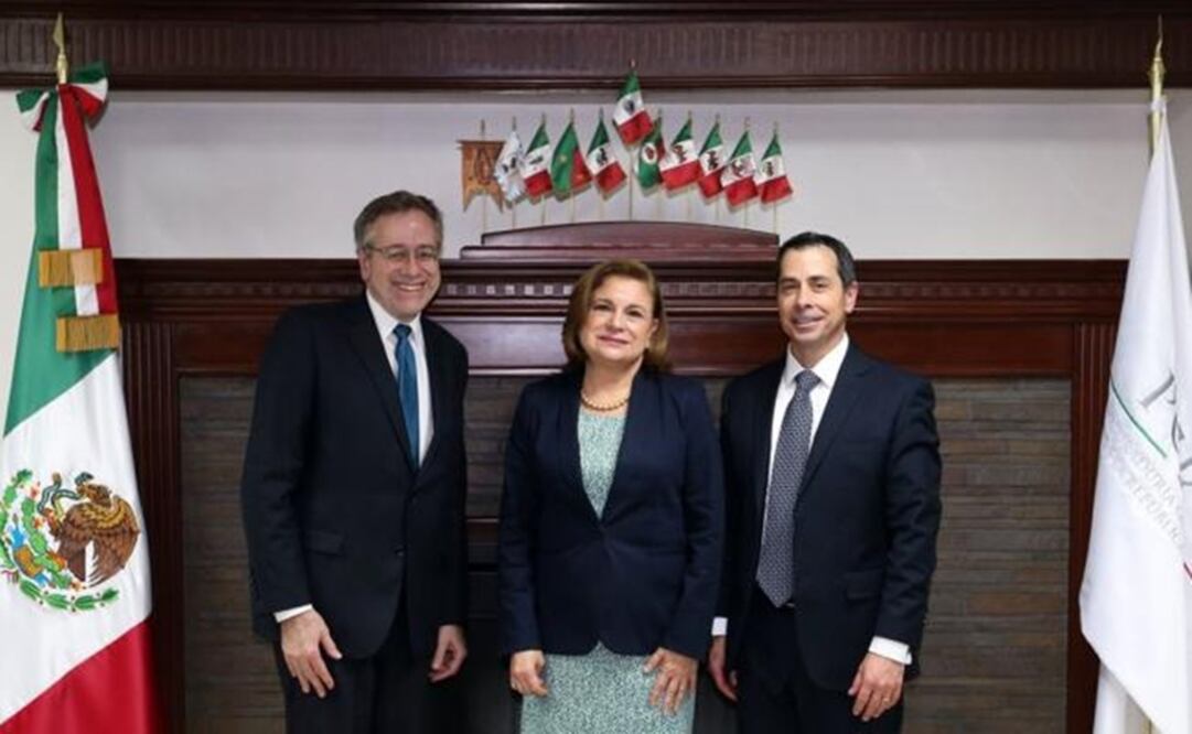 Blanco, Gómez and Swartz (Photo: Twitter of Arely Gómez)
