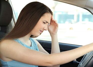 ¿Por qué es común que te duela la cabeza al manejar?