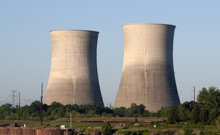 Francia construirá reactores nucleares para reducir emisiones contaminantes