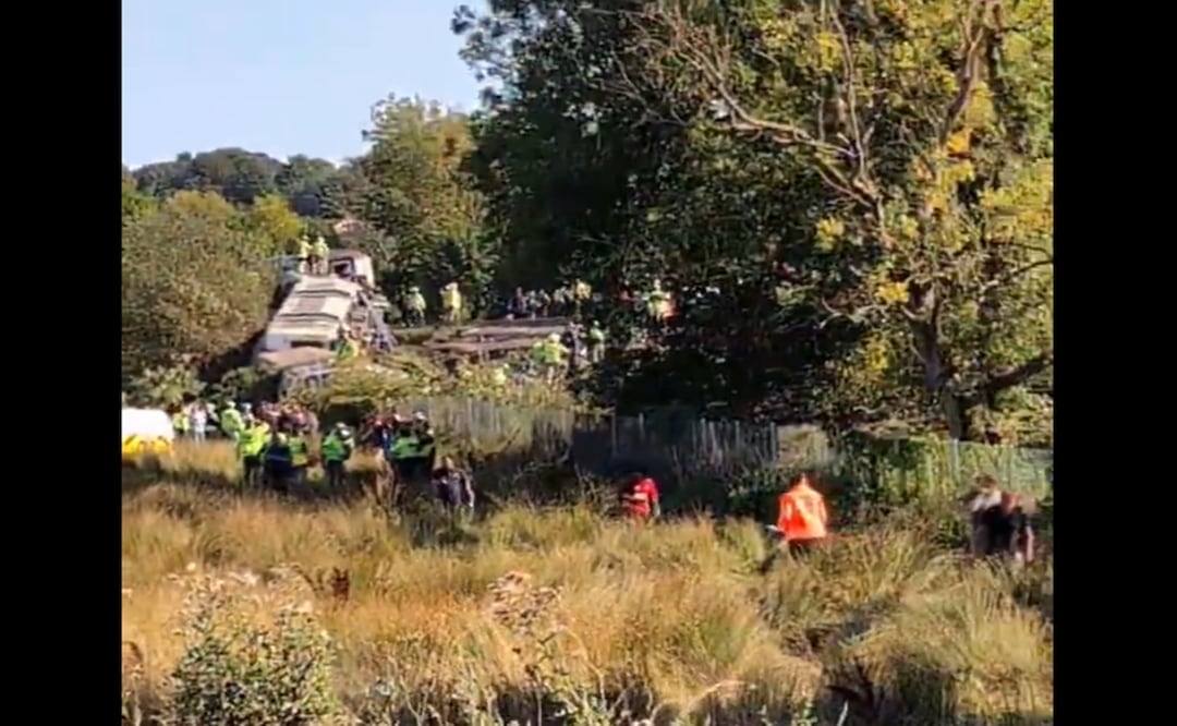 Un tren de pasajeros descarrilo en el sur de Inglaterra. Foto: Tomada de video