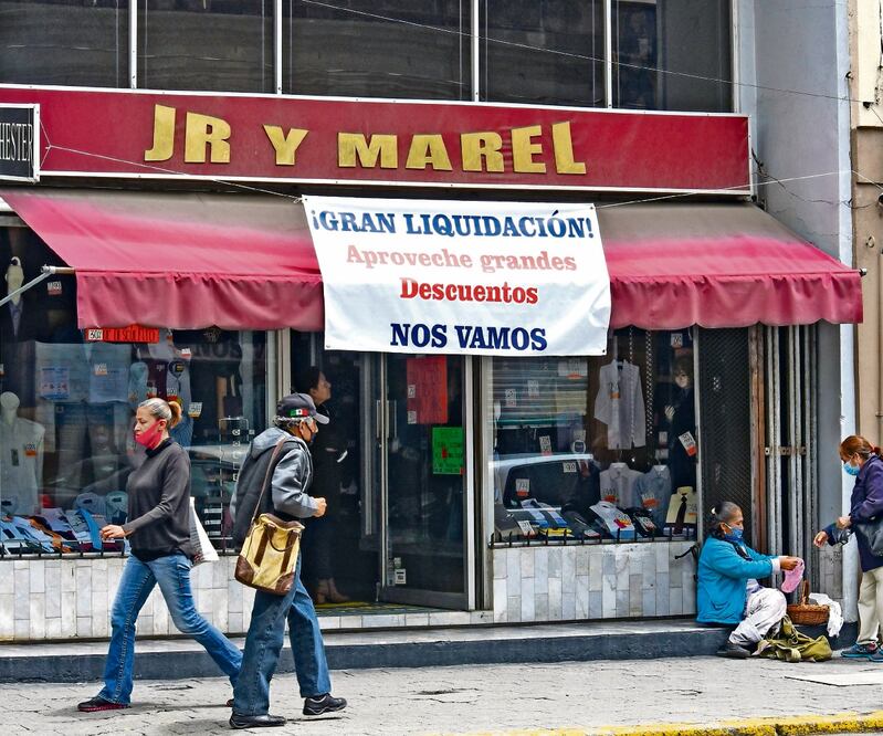El llamado del IMSS a las personas es que eviten salir de compras por prendas o accesorios que no son fundamentales, debido al Covid. CUARTOSCURO