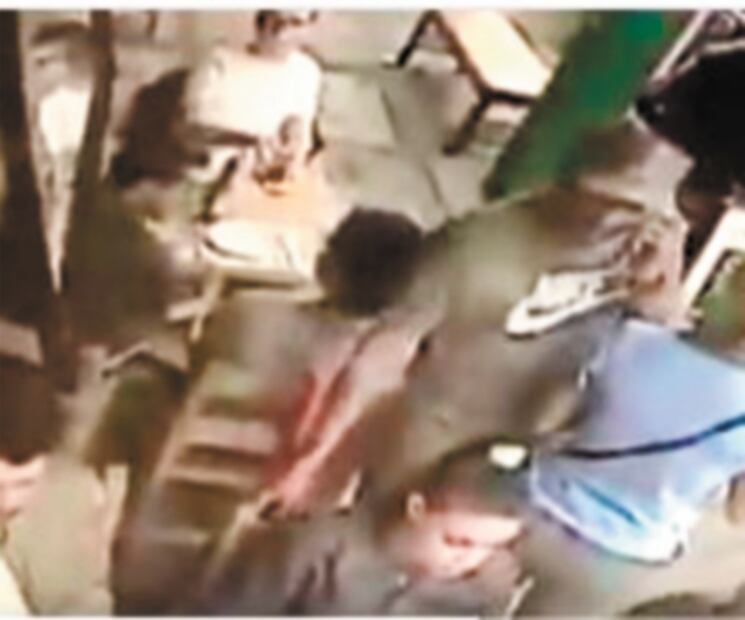 Roban bolso a Bárbara López