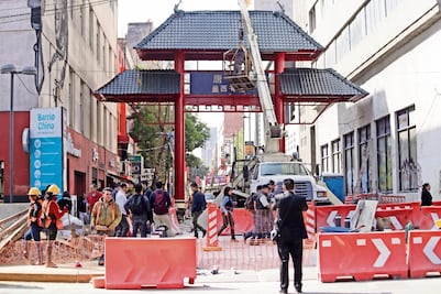 Reciben Año Nuevo Chino entre obras y escombro