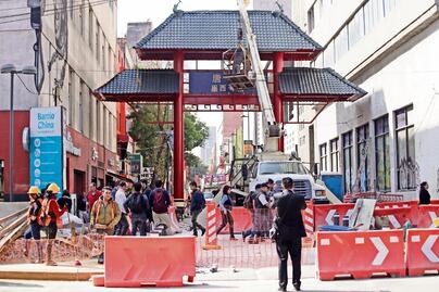 Reciben Año Nuevo Chino entre obras y escombro