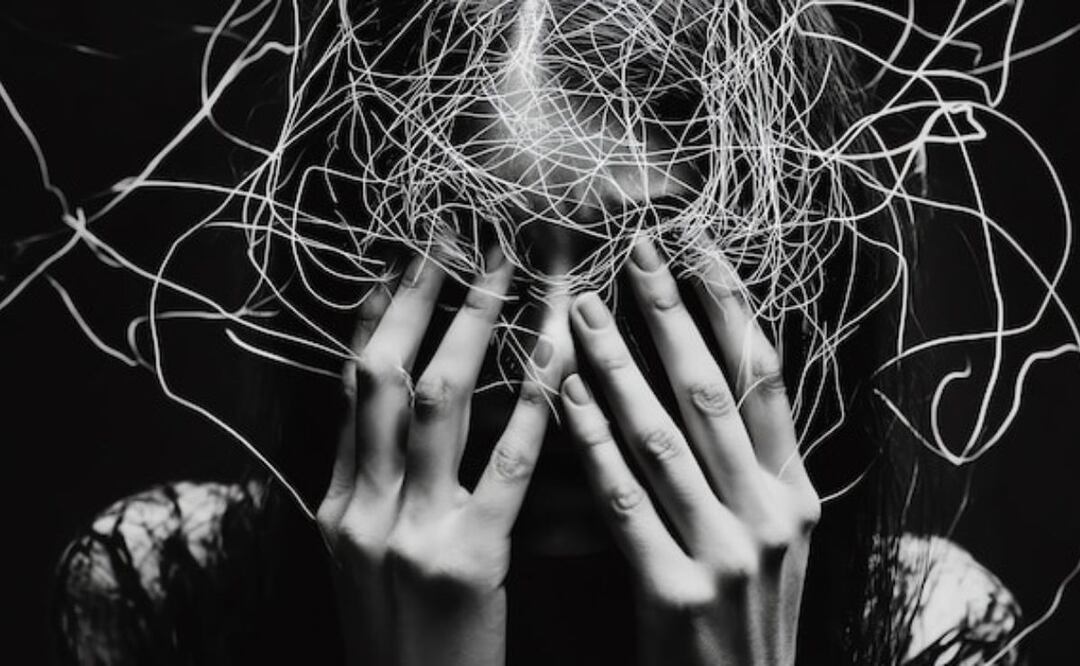 El estudio de Helsinki subraya la complejidad del vínculo entre el entorno social y la salud mental. Fuente: Freepik