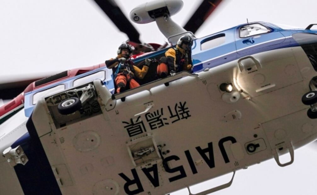 Mujer muere tras caer de helicóptero que la rescató del tifón "Hagibis" en Japón