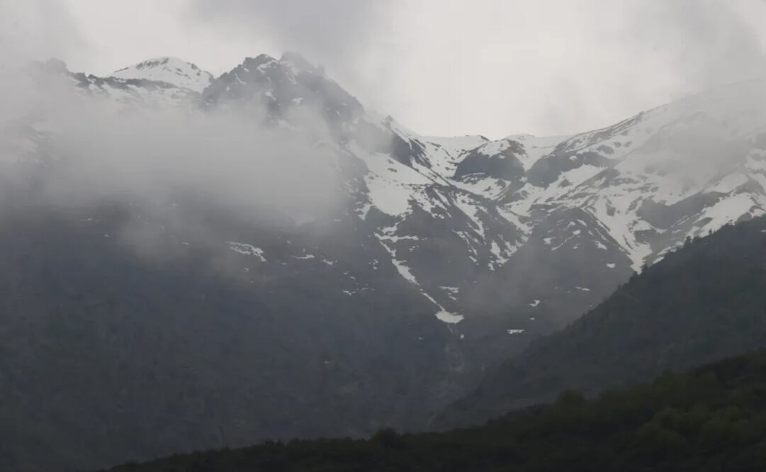 Fotografía de la cordillera de Los Andes, desde el camino que recorrió el arriero Sergio Catalán después de encontrar por primera vez a los supervivientes Roberto Canessa y Fernando Parrado de la tragedia de Los Andes, en San Fernando (Chile). Foto: EFE