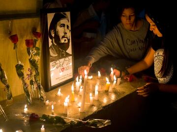 Cubanos rinden homenaje a Fidel