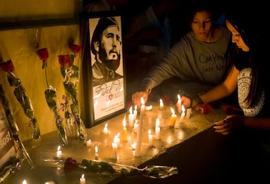 Cubanos rinden homenaje a Fidel