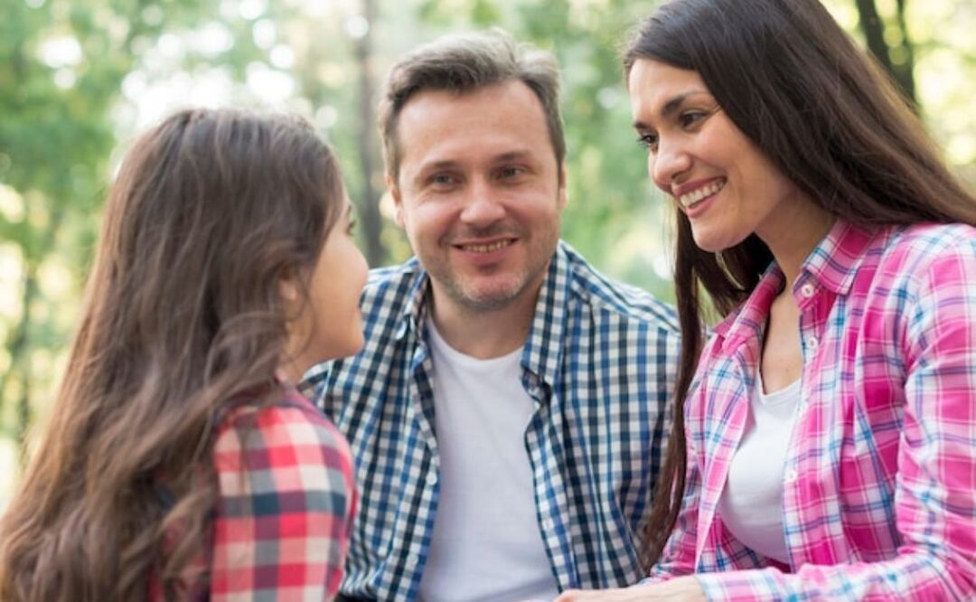 La adolescencia es una etapa crucial en el desarrollo de nuestros hijos. Fuente: Freepik.