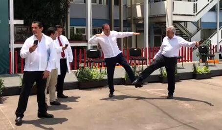 AMLO y Cuauhtémoc Blanco miden la “sana distancia” con “Temo señal”