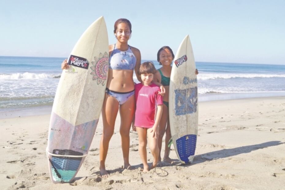 Rompen las olas y esquemas en surf