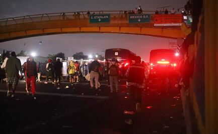 Chocan migrantes y policías de la CDMX, tras impedirles el paso en la México-Puebla