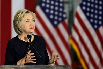 Clinton: Investigados por FBI no deben poder comprar armas