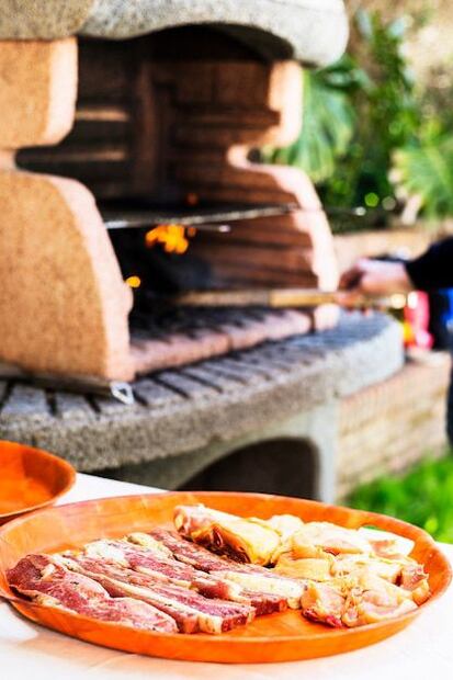 El diseño y las medidas de una parrilla de material son esenciales para su funcionamiento eficiente. Fuente: Freepik.