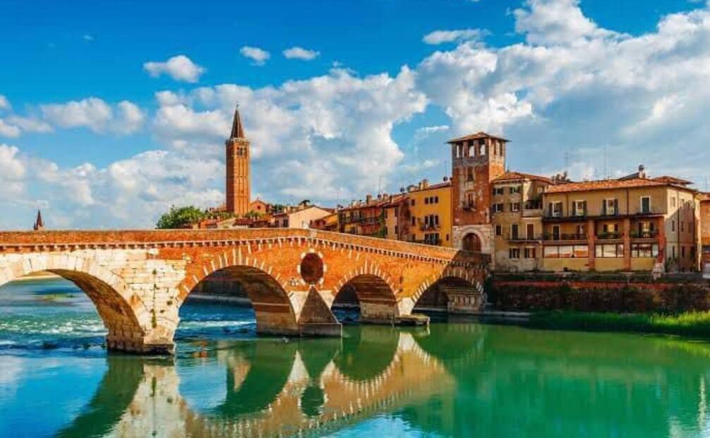 La aerolínea italiana conectará a Verona, la ciudad de Romeo y Julieta, además de las rutas semanales consolidadas de Milán y Roma. Foto: Especial