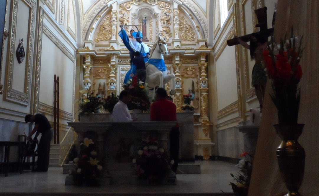El sismo del 19 de septiembre dañó diversos objetos religiosos en toda la República. En la Parroquia de Santiago Apóstol en Izúcar de Matamoros, Puebla, su santo patrono resultó afectado. Foto: Cortesía Coordinación Nacional de Conservación / INAH