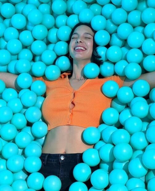 Ary Tenorio luce suéter ombliguera sin bra