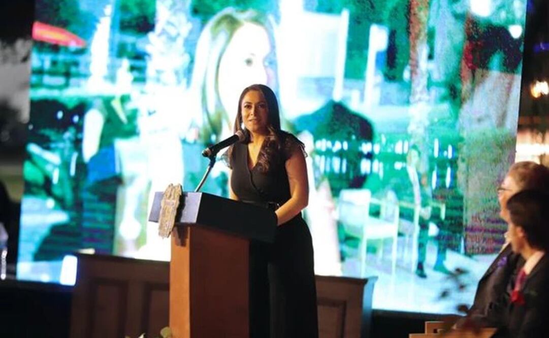 La gobernadora María Teresa Jiménez Esquivel, presidió la exhibición y la explicación sobre el serial que fue diseñado "con mucha pasión y respeto para los aficionados a la fiesta brava”