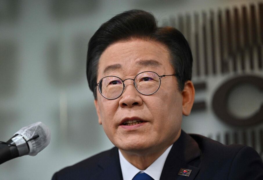 Lee Jae Myung ordenó a todo el personal y equipo disponible para los trabajos de rescate en el desplome en la termoeléctrica (06/11/2025). Foto: AFP