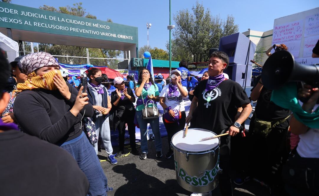 Ciudad de México 27 noviembre 2024 Manifestación afuera del reclusorio oriente por la primera sentencia por el uso de inteligencia artificial para ejercer violencia digital. Foto: Fernanda Rojas/ EL UNIVERSAL