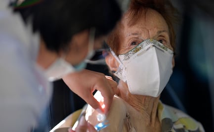 Vuelve el caos en Guadalajara por aplicación de vacunas para adultos mayores 