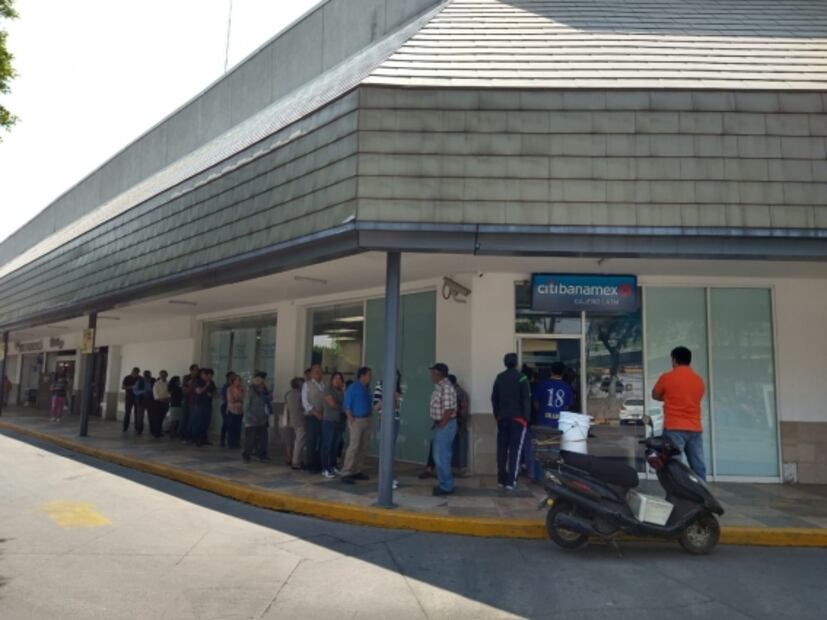 Aumenta afluencia en cajeros; bancos garantizan servicios ante Covid-19