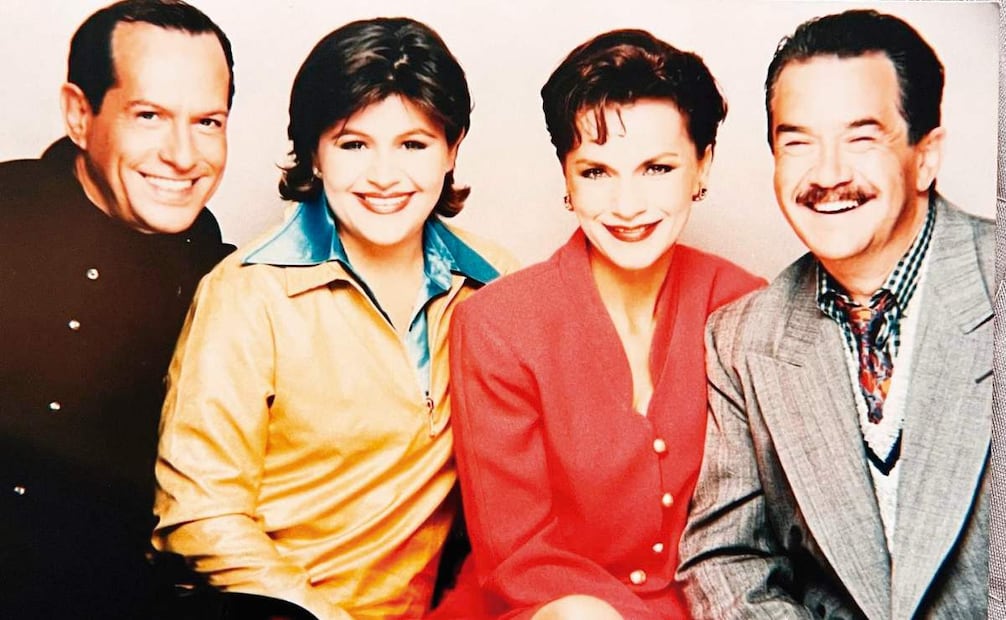 Juan José Origel, Martha Figueroa, Pati Chapoy y Pedro Sola encabezaron la primera transmisión del programa el 22 de enero de 1996. Foto: @juanjoseorigel