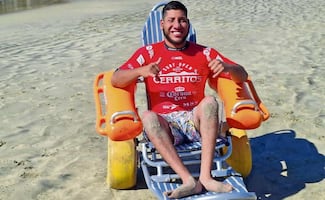 Jesús Gilberto Domínguez, el parasurfista que alienta a los niños con discapacidad a ser atletas