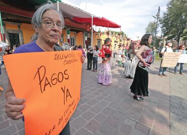Exigen a Coyoacán pago de sueldo con protesta artística