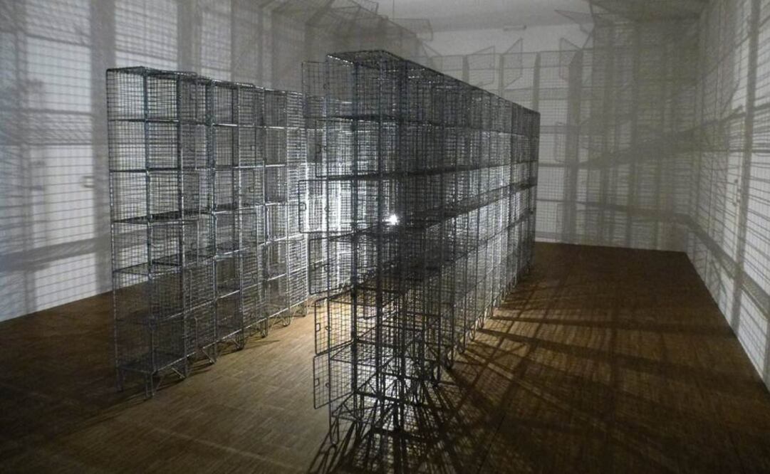 "Light Sentence" (1992), una de las obras de la retrospectiva que el Centro Pompidou dedica a la libanesa hasta el próximo septiembre. FOTO: EFE