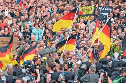 Neonazis convocan a “caza de extranjeros”