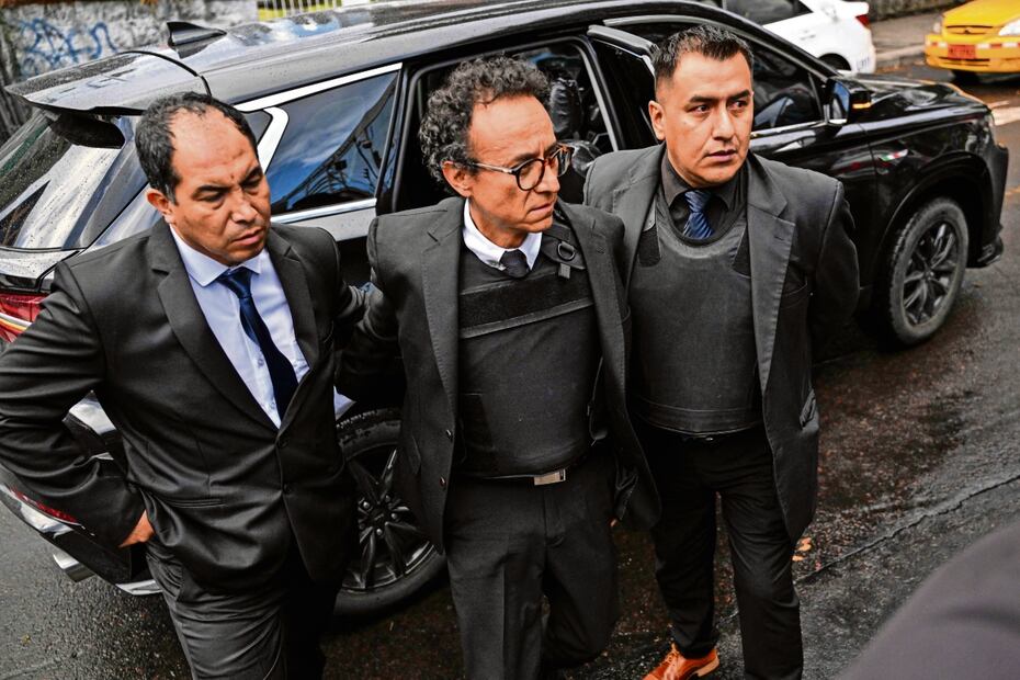 El periodista Christian Zurita, designado para reemplazar a Fernando Villavicencio, candidato de Construye, asesinado el pasado 9 de agosto en Quito. Foto: AFP