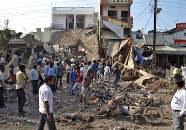 Suman 82 muertos por explosión en India