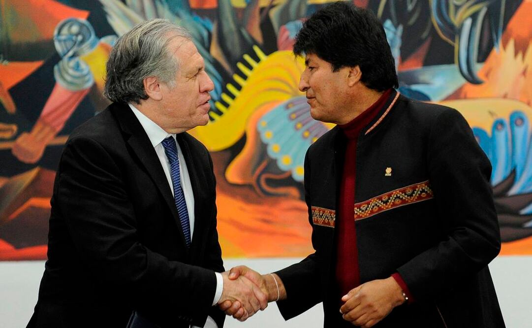 Luis Almagro, secretario general de la OEA, y el expresidente de Bolivia, Evo Morales (Foto: AFP)
