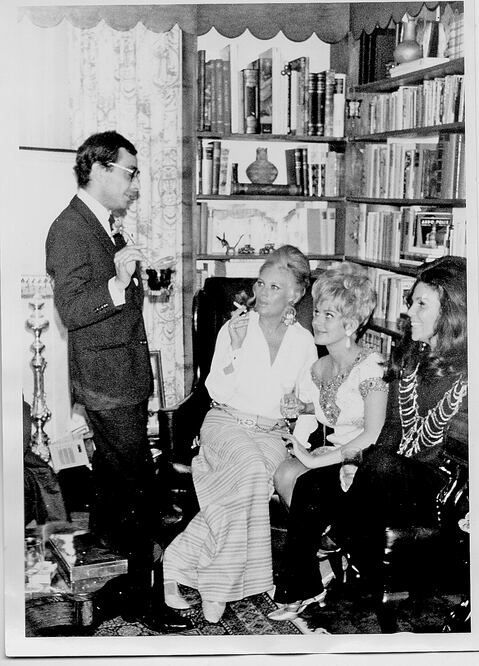 Salvador Elizondo con Wanda Sevilla, Magdalena Classing y Malú Elías Pando, en 1969