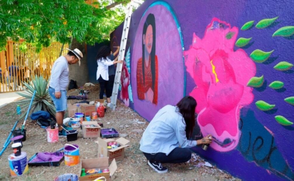 Por primera vez en décadas, universitarios de la UABJO arropan a un gobernador de Oaxaca; Murat encabeza megatequio